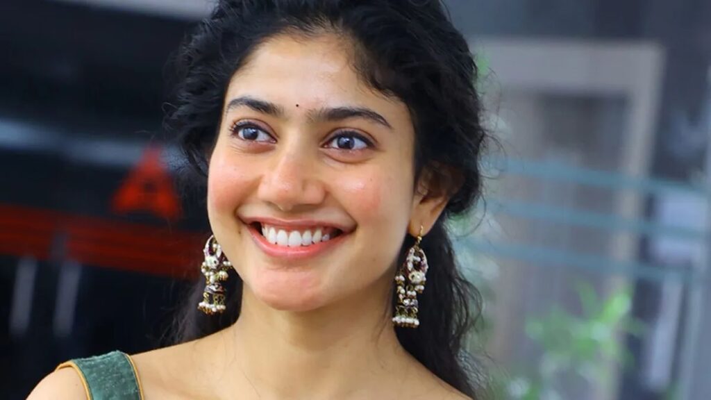 Does Sai Pallavi love that heroine's husband