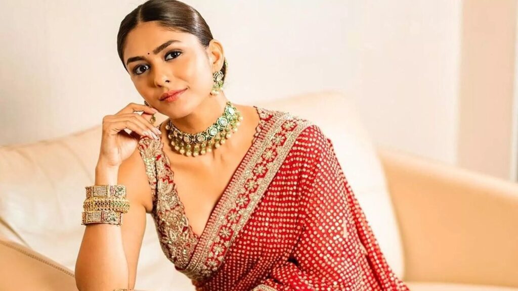 Mrunal Thakur who is in love with a married cricketer