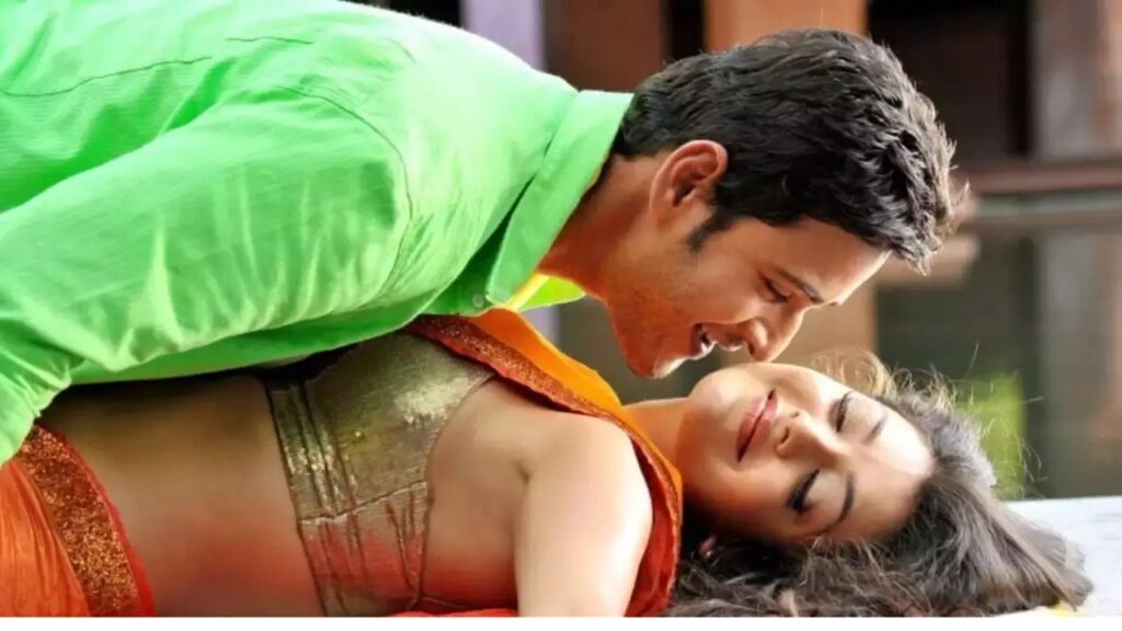 Mahesh Babu lip locked with that heroine