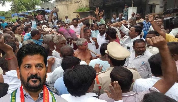 Telangana Farmers Attack Government Officials