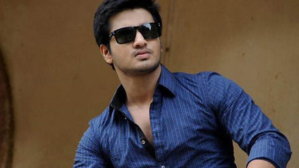 Nikhil lip lock with heroines