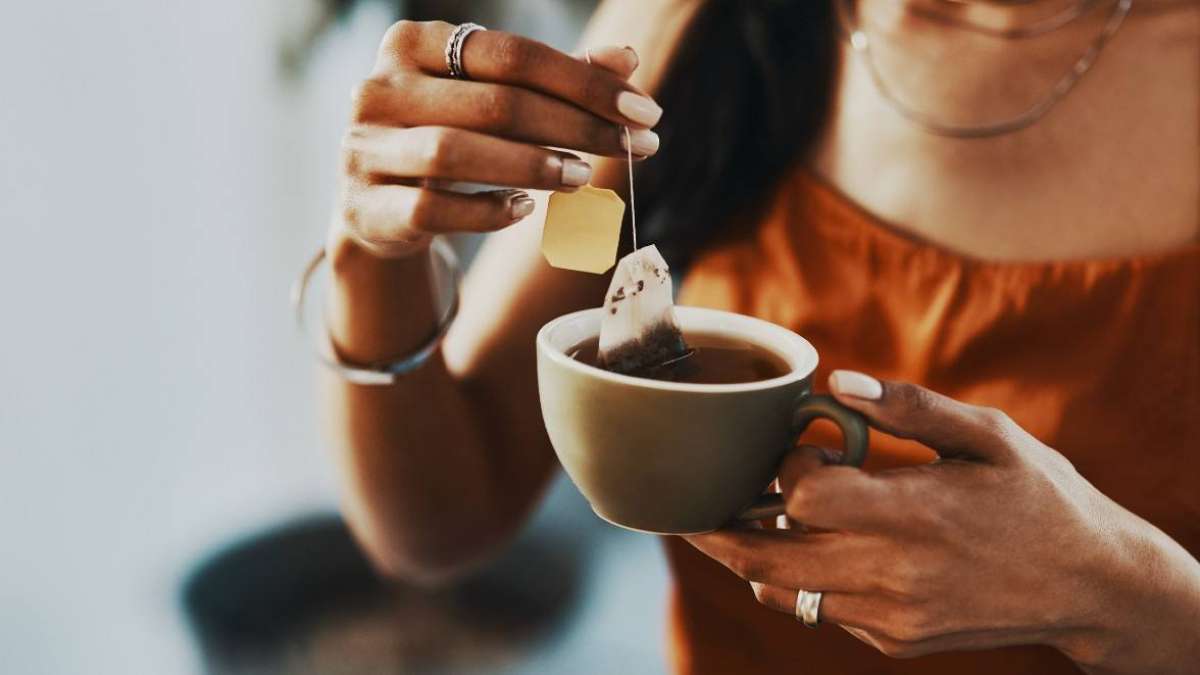 Benefits of drinking tea checks heart attack