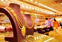 Gold prices: కొత్త రికార్డులు సృష్టిస్తున్న బంగారం ధర.. భవిష్యత్ లో మరింతగా పెరిగే సూచన!! Gold prices cross one lakh Hyderabad