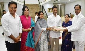 Ponguleti srinivas reddy met jagan over KCR