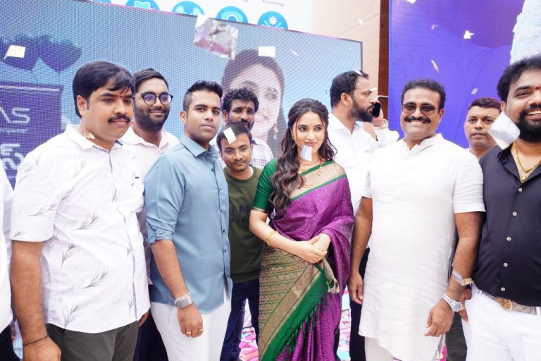 allakas shoppig mall opening by priyanka arul mohan