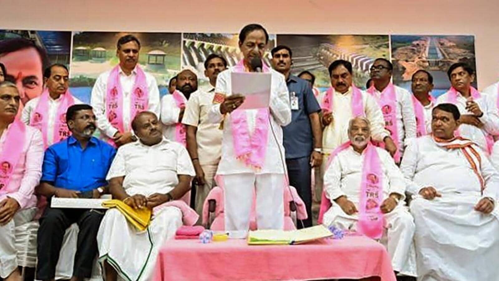 BRS - TRS kcr shocking decision over gulabi party