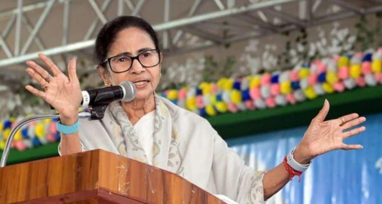 మమత వర్సెస్ బీజేపీ మధ్య ముదురుతున్న పోరు.. నాలుగోసారి సీఎం పీఠంపై మమత కన్ను.. బీజేపీ వేస్తున్న ఎత్తుగడలేంటి?