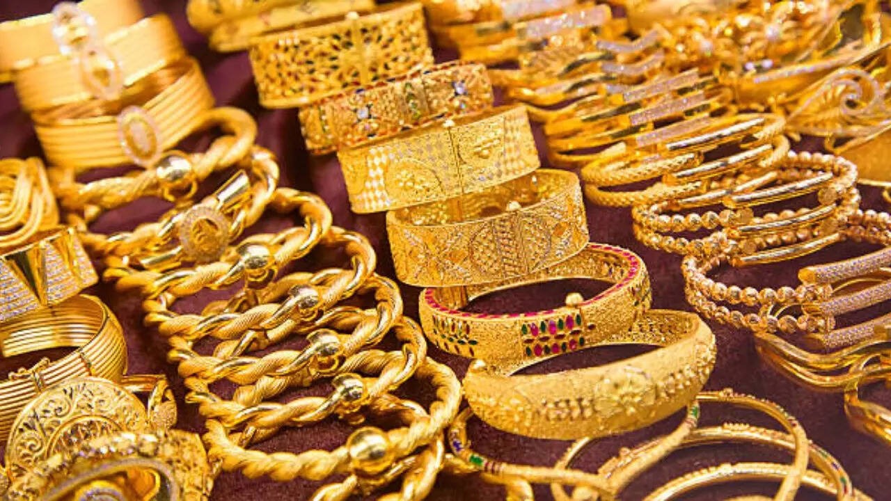 India Gold Rate Crosses 1.6 Lakh