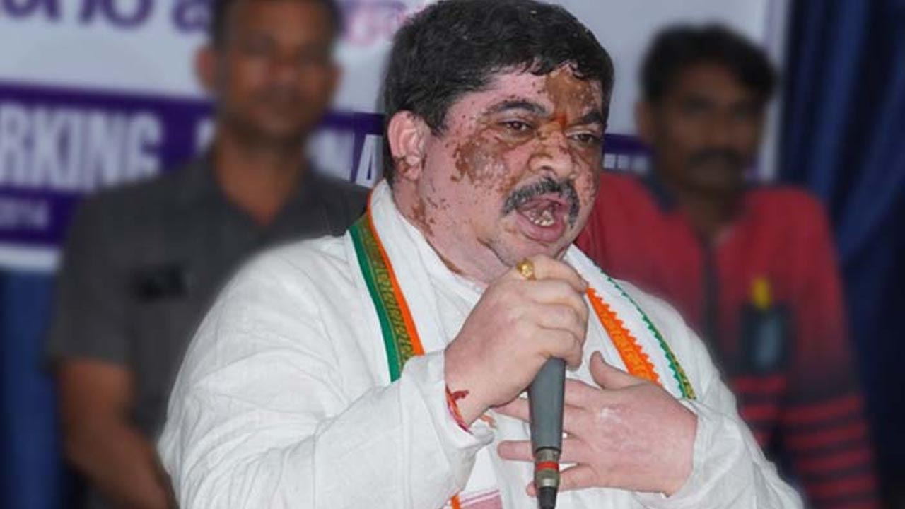 Protest march against Minister Ponnam Prabhakar