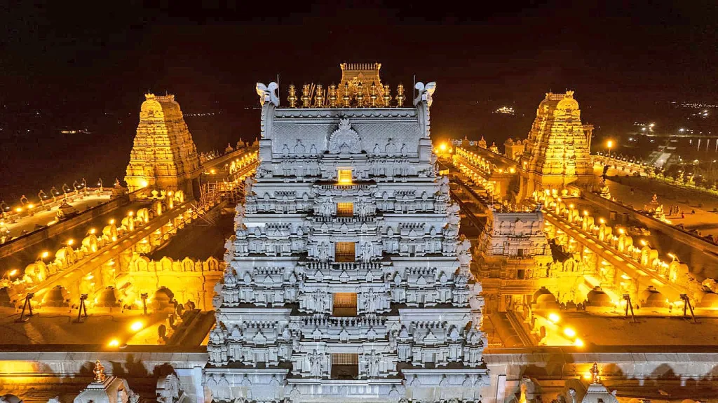 Yadadri Temple: యాదాద్రిపై రాజకీయాలు…ఈవో రాజీనామా ? Yadadri Temple