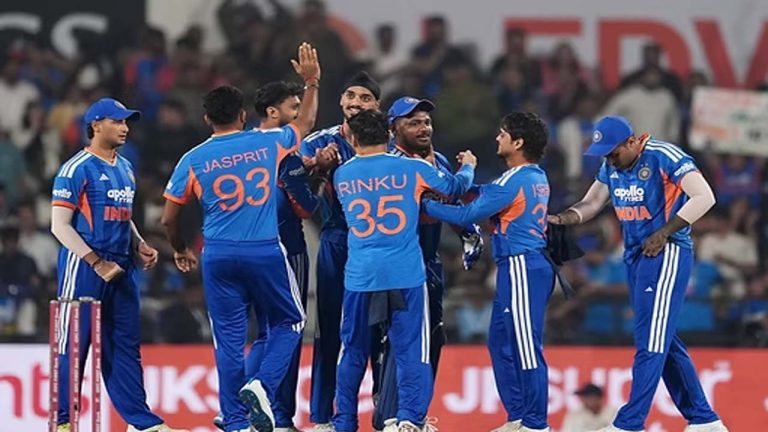 MS Dhoni Backs India For WC