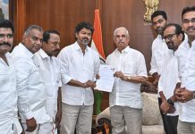నేడు గవర్నర్తో విజయ్ భేటీ.. ప్రభుత్వం ఏర్పాటుపై స్పష్టత? విజయ్ సీఎం అవుతారా? Vijay TVK Meeting Governor Today Updates