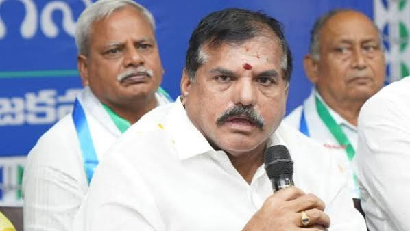 24 గంటల్లోగా పంచదార్ల క్షేత్రాన్ని ఖాళీ చేయాలి.. వైసీపీ అల్టిమేటం..