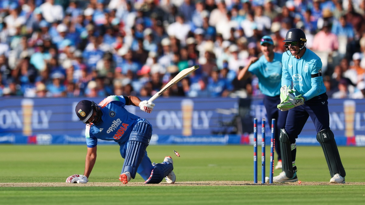 IND vs ENG: ఇటీవల డబుల్ షాక్.. టి20ల తర్వాత వైన్ సిరీస్ కూడా అవుట్! | భారత్ vs ఇంగ్లండ్, రోహిత్ శర్మ సెంచరీ ఫలించలేదు, ఇంగ్లాండ్ లార్డ్స్లో భారత్ను ఓడించి 2-1తో వన్డే సిరీస్ను కైవసం చేసుకుంది.