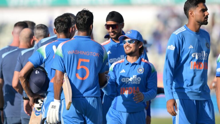IND vs ENG: సంపూర్ణకు బిగ్ షాక్: కీలక మూడో వన్డేకు స్టార్ ఆల్రౌండర్ దూరం! | లార్డ్స్లో జరిగే కీలకమైన 3వ వన్డేలో భారత్ వర్సెస్ ఇంగ్లండ్, వాషింగ్టన్ సుందర్ స్నాయువు గాయం కారణంగా తప్పుకున్నారు.