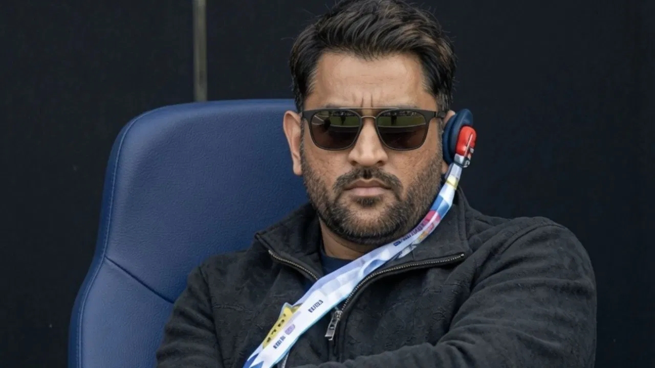 MS Dhoni : తొలి వ‌న్డేలో ధోని సంద‌డి.. మిస్ట‌ర్ కూల్ చెవిలో ఉన్న ఆ వింత ప‌రికరం ఏంటో తెలుసా?