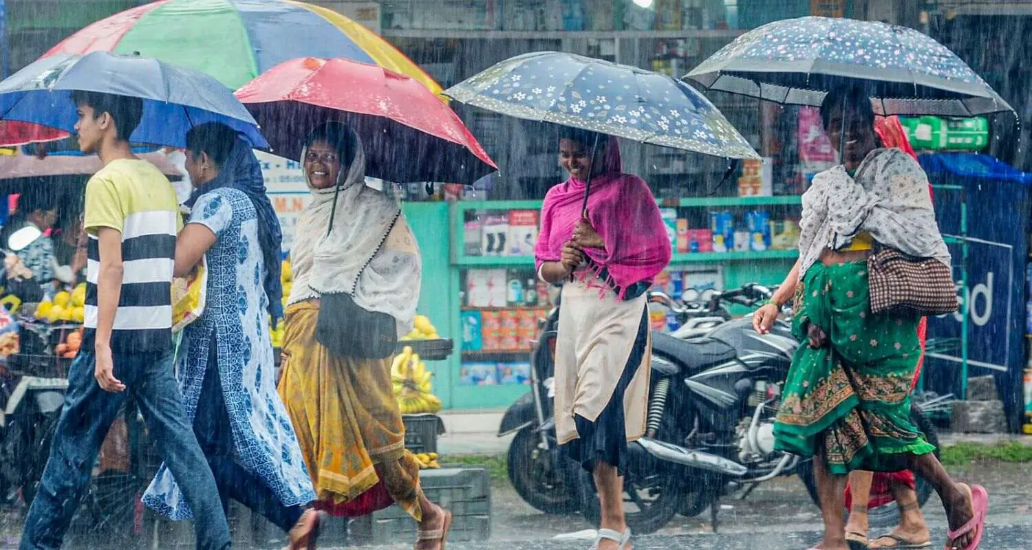 Delhi streets flooded after heavy rain