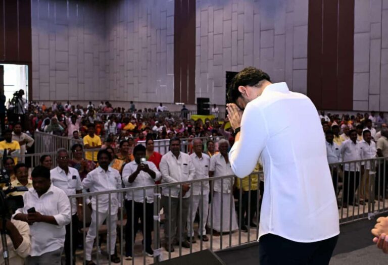 ఏడున్న‌ర గంట‌ల‌పాటు నిల‌బ‌డిన లోకేష్‌