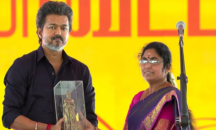 కరూర్ బాధితులకు విజయ్ ప్రభుత్వం ఉద్యోగాలు..