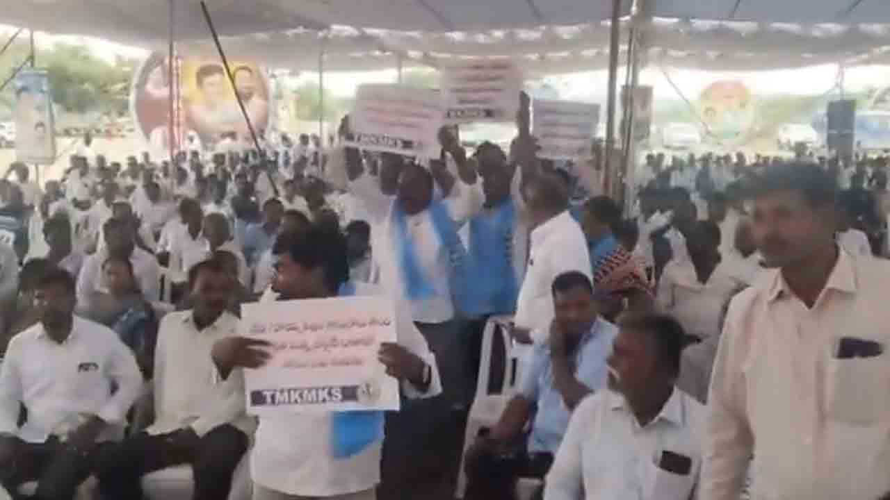 కొహెడ పర్యటనలో మంత్రి వాకిటి శ్రీహరికి నిరసన సెగ : వీడియో