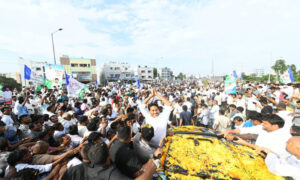 జగన్ రాకతో పోటెత్తిన ఉత్తరాంధ్ర.. ఆంక్షలు చేధించి