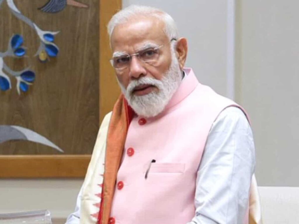 ప్రధాని మోడీకి కాక్రోచ్ సెగ తగులుతుందా?