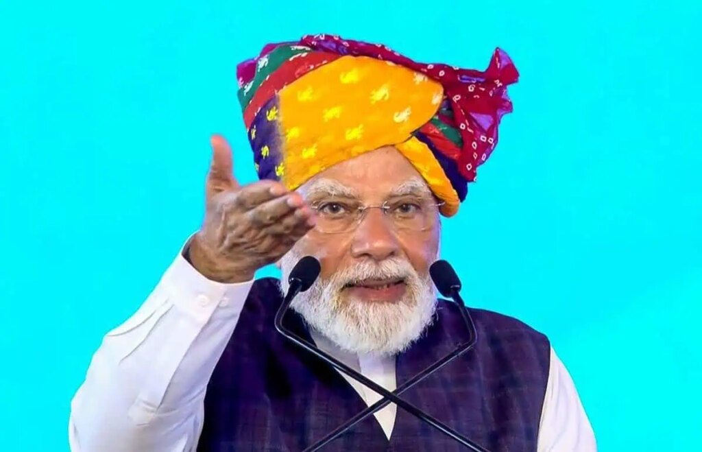 'మోడీ చెప్పే నీతులు ఆయనకు వర్తించవా?'