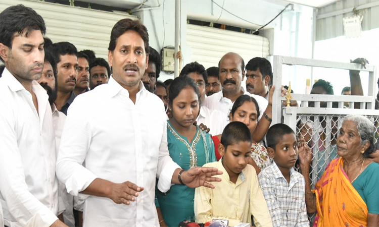 రాజధానిలో పోలీసుల రాకెట్..జగన్ సంచలనం