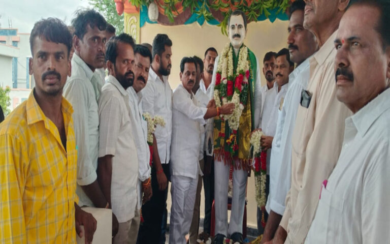 లాలు నాయక్ సేవలు చిరస్మరణీయం : మాజీ ఎమ్మెల్యే రవీంద్ర కుమార్