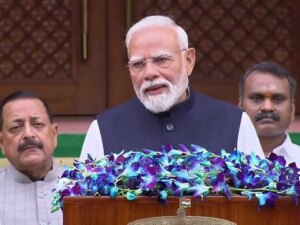 సభలో రచ్చ ఒద్దంటున్న ప్రధాని మోదీ