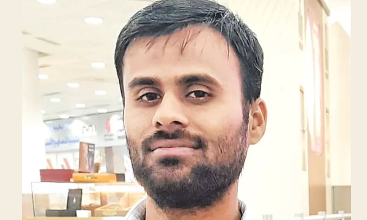 సాయం చేయడానికి వెళ్తే.. ఎడారిలో పూడ్చిపెట్టారు!
