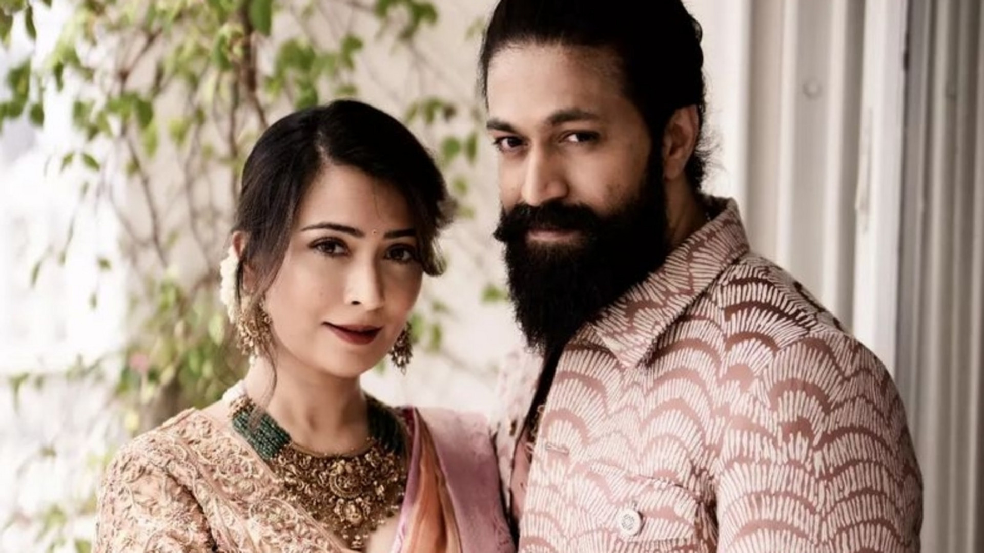 yash-radhika-engagement-pandit-kannada
