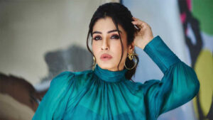 raveena-tandon-patna-shukla-karma