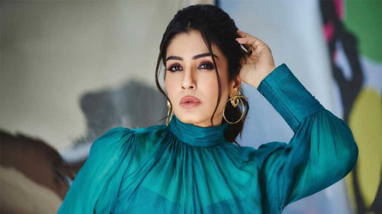 raveena-tandon-patna-shukla-karma