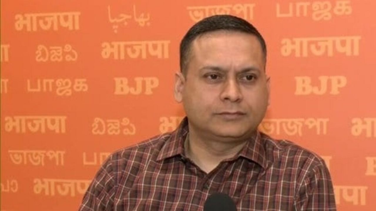 amit malviya: వందేమాతరం వివాదంలో కాంగ్రెస్, బీజేపీ మధ్య మాటల యుద్ధం new-controversy-involving-amit-malviya