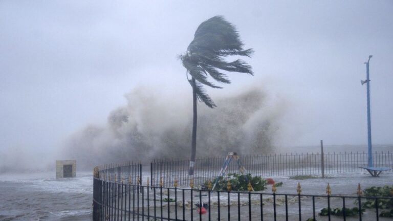 weather-update-ap-telangana-heavy