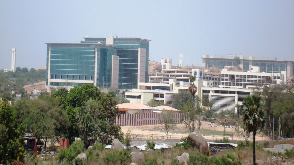 gachibowli-bldg-accident-night-fear