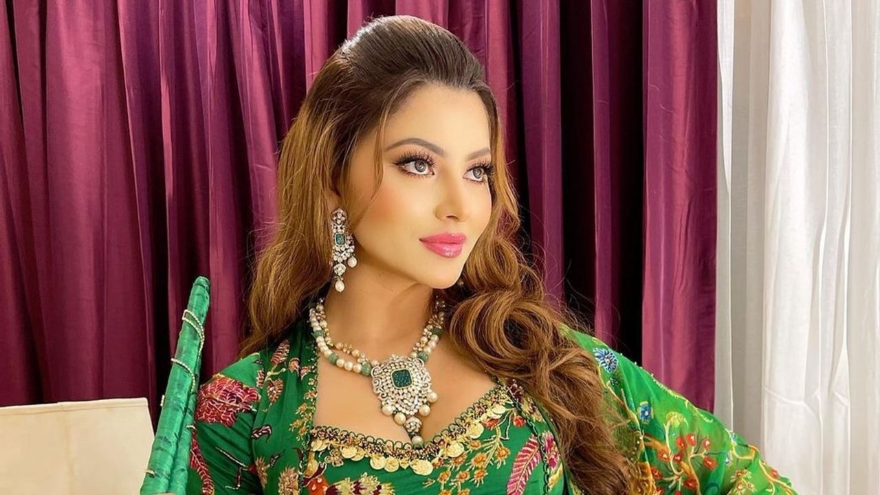 urvashi-rautela-stunning-juhu-appearance