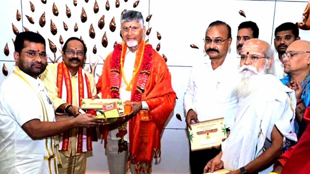 Chandrababu Naidu: దుర్గమ్మ దసరాకు చంద్రబాబుకు ఆహ్వానం.. ఆరు రాష్ట్రాల సీఎంలకూ పిలుపు!