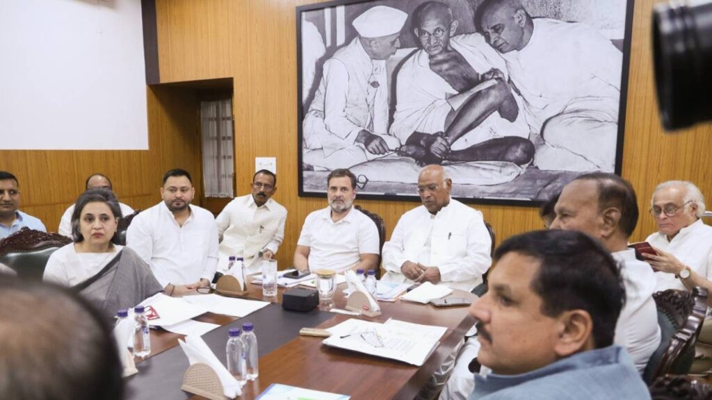 INDIA Bloc: ఈవీఎంలు వద్దు, బ్యాలెట్ పేపర్లే కావాలి! సీఈసీపై విపక్షాల యుద్ధభేరి