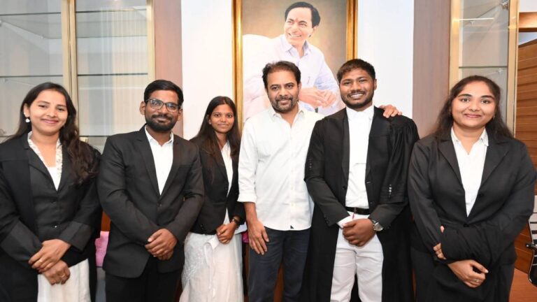 Young Lawyers Hyderabad: కేటీఆర్ను కలిసిన యువ న్యాయవాదులు.. వారితో ఆయన ఏం చెప్పారు?